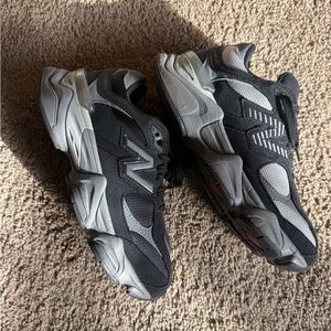 New Balance Black and Gray Sneakers boys size 24 CM